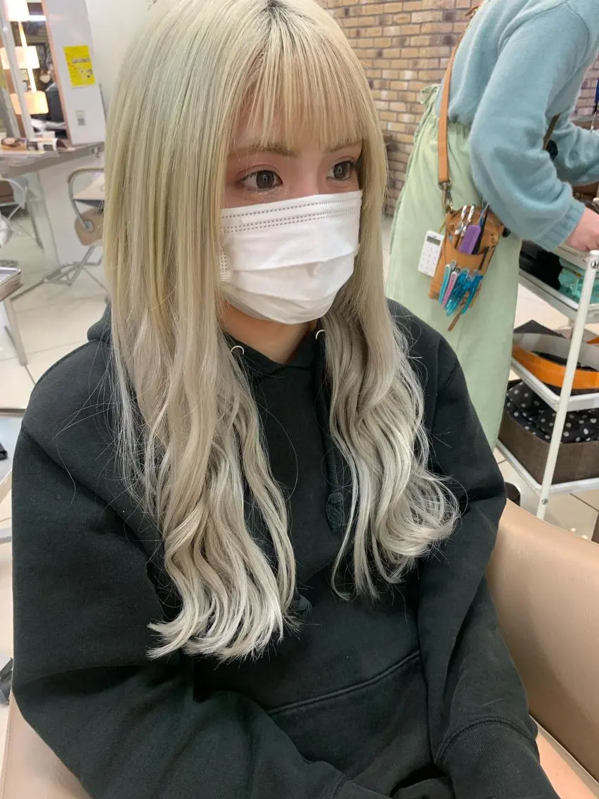 ロング カラー 羽エクステ🪽 🤍まき🤍のヘアスタイル