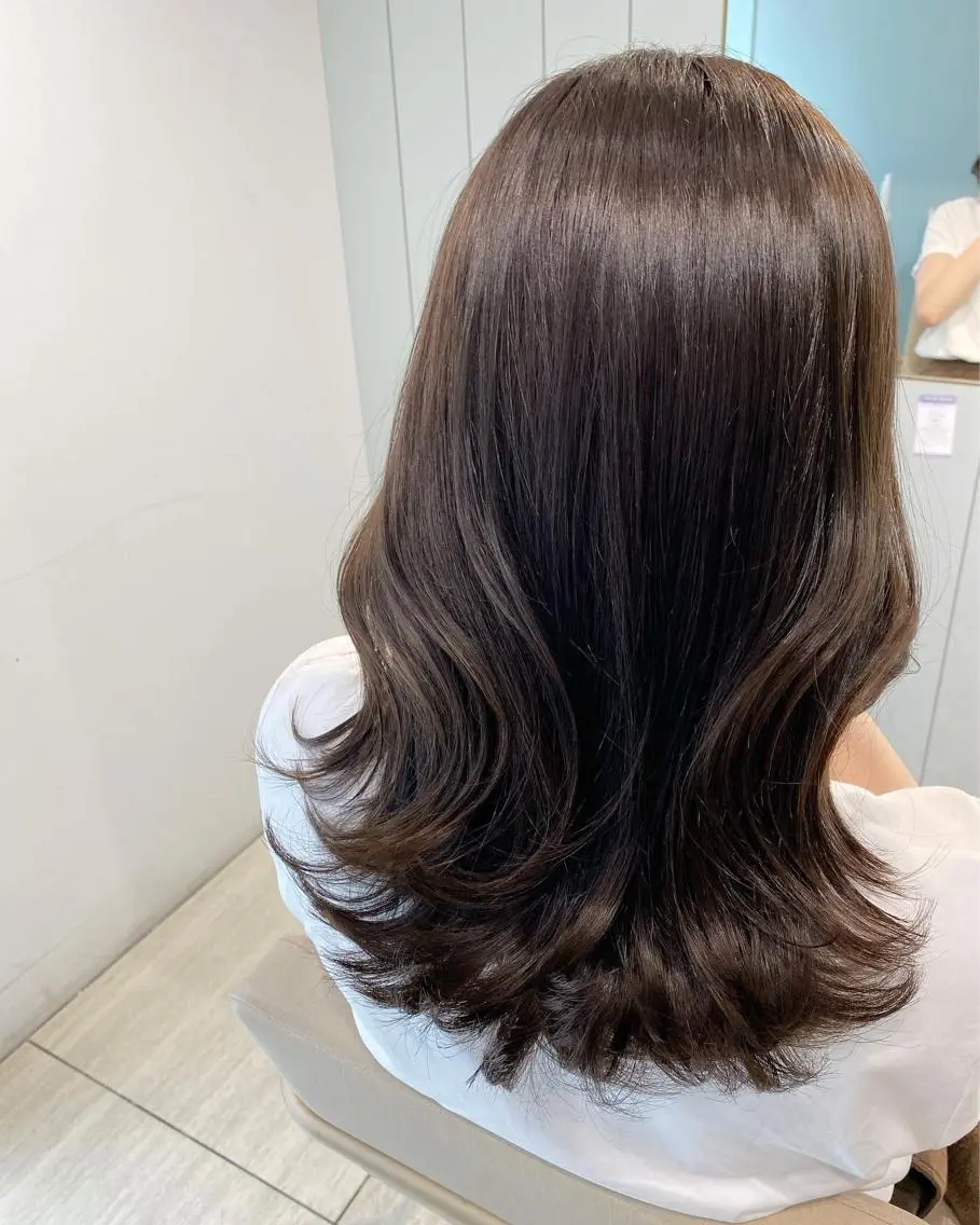 セミロング カラー アッシュ ベージュカラー 黒髪 ブリーチ ブルーカラー カット ヘアカラー トリートメント 韓国風レイヤーカット 💎髪質改善"yuiのヘアスタイル