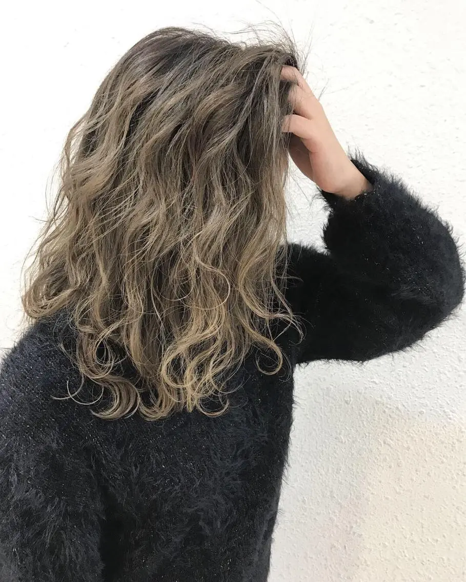 セミロング カラー ハイライトカラー ハイライト 🟦横浜駅メンズパー マ｜小上馬淳司🟦のヘアスタイル