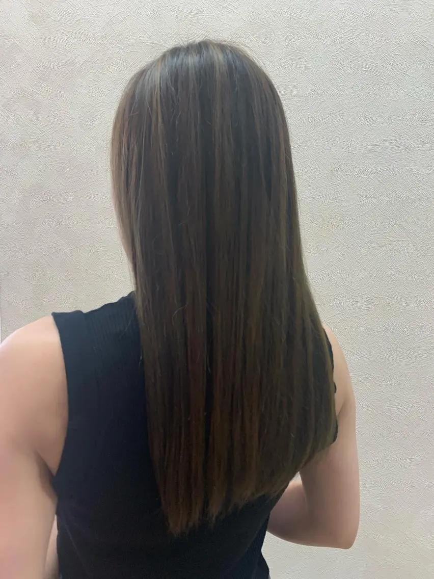 カラー ハイライトカラー カット 縮毛矯正 トリートメント 井上 花音のヘアスタイル