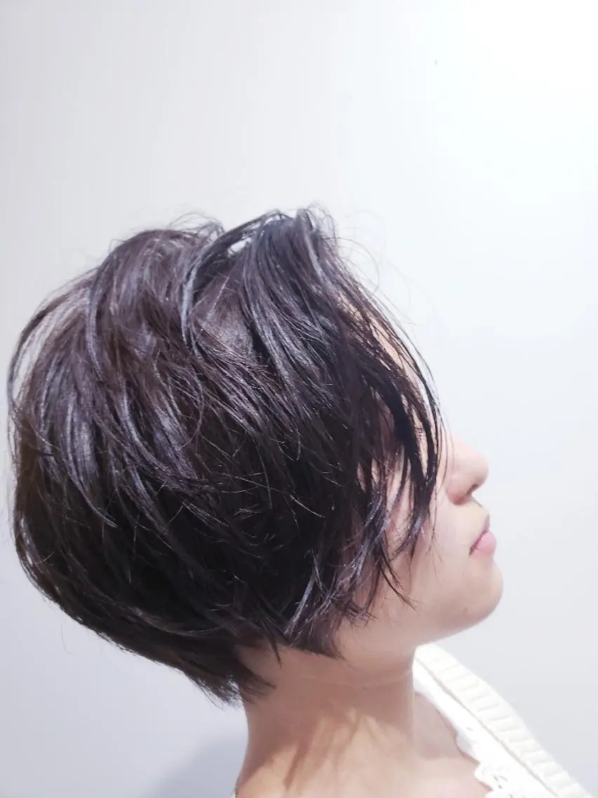 ショート パーマ カラー 饒平名 知也のヘアスタイル