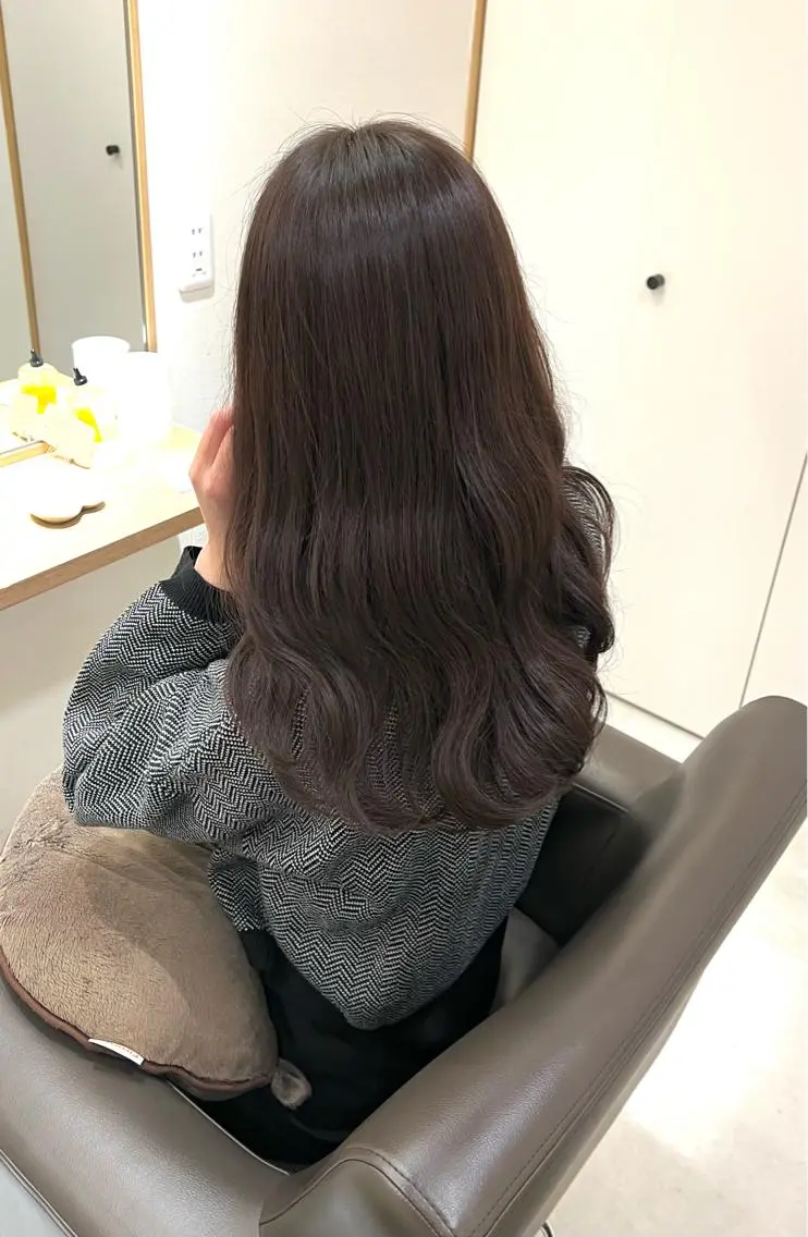 ロング カラー 透明感カラー グレージュ ヘアカラー 今田 飛奈のヘアスタイル