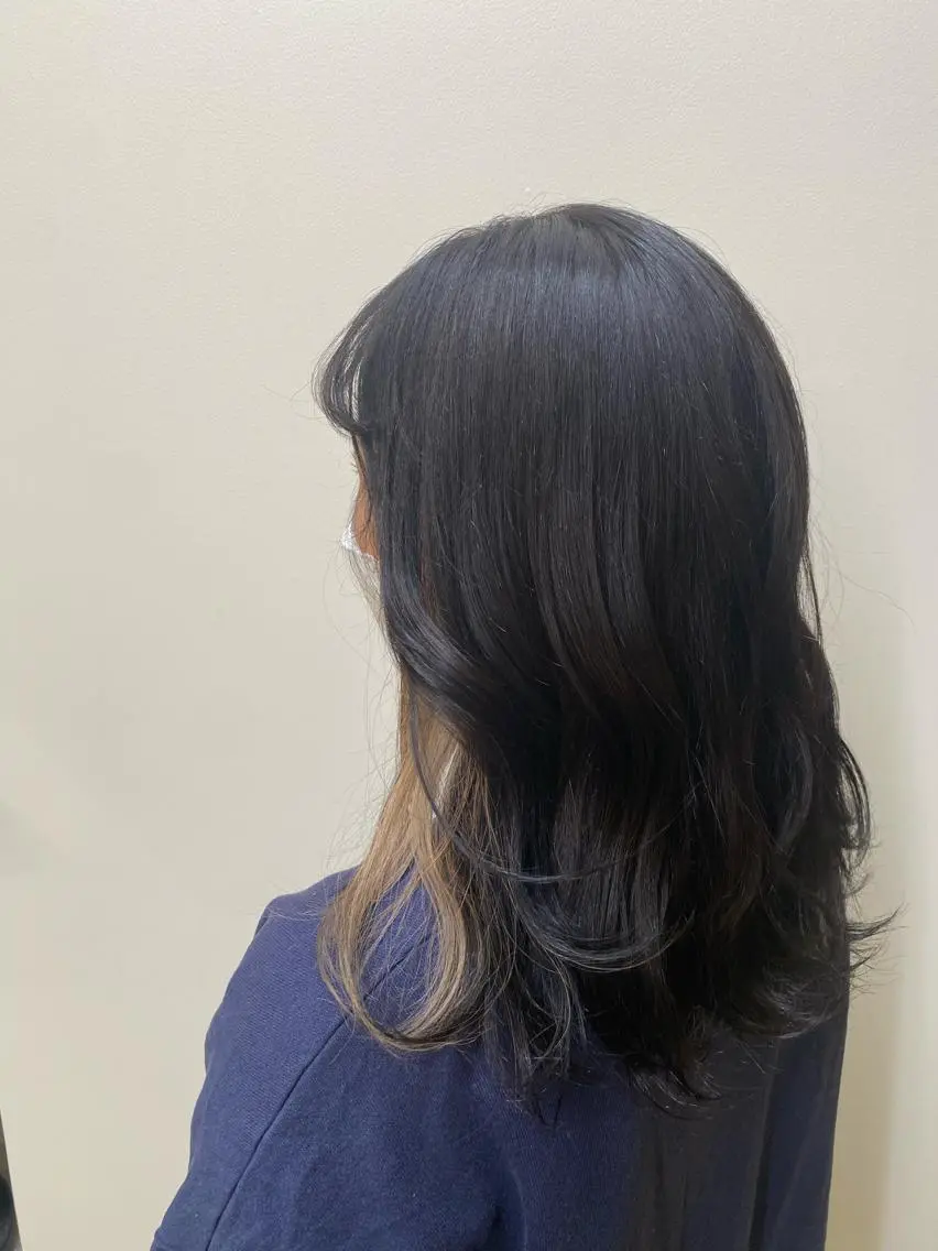 カラー 勝海 絢音のヘアスタイル