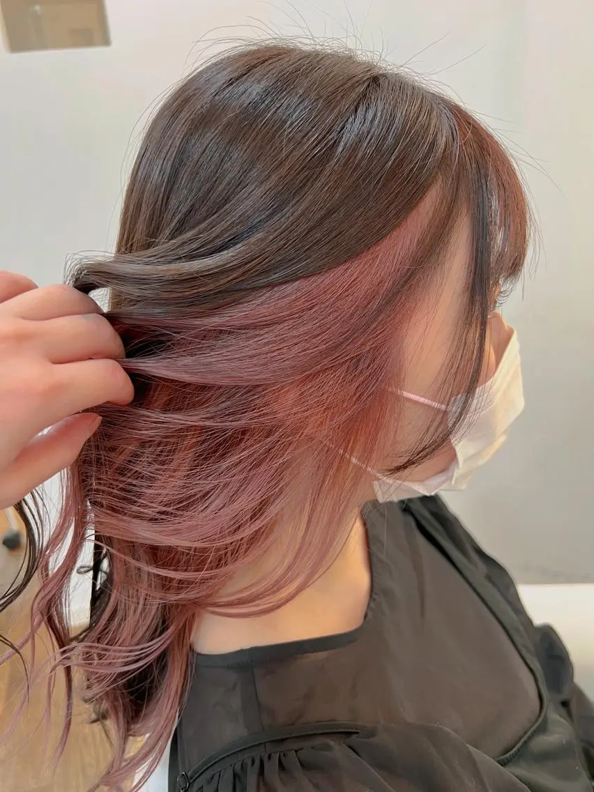 ロング カラー インナーカラー ピンクカラー ヘアカラー トリートメント ✂︎HITOMI✂︎ 副店長のヘアスタイル