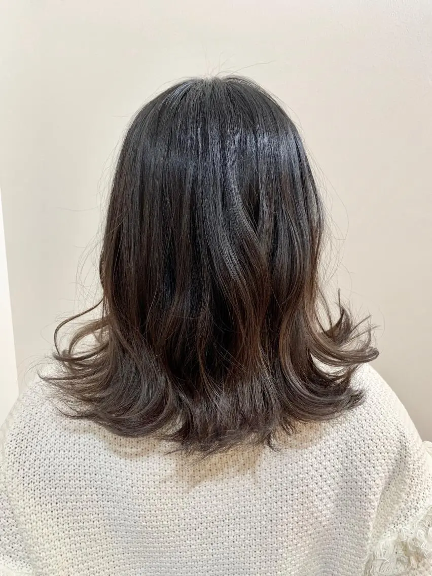 ミディアム 外ハネヘア カット ヘアカラー トリートメント 河野 行史のヘアスタイル