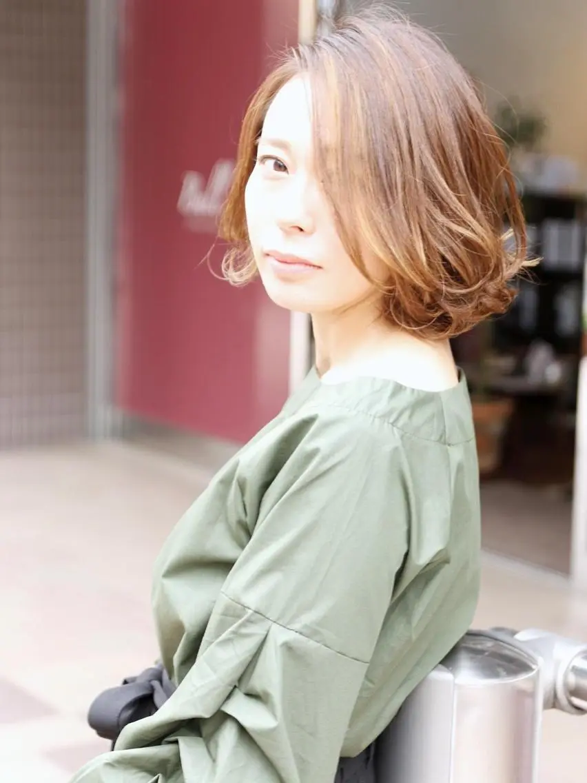 ミディアム カラー パーマ ボブ 正分 真美のヘアスタイル