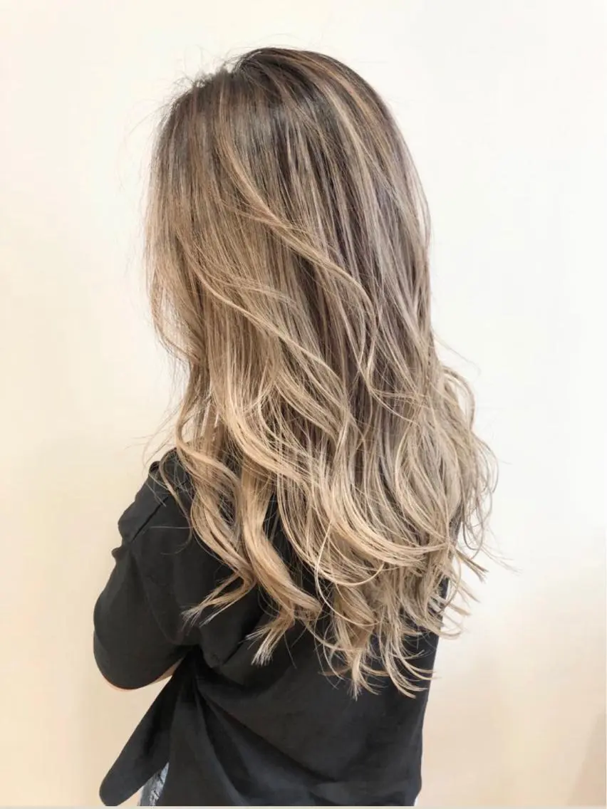 ロング カラー グラデーションカラー ハイライトカラー ハイライト ケアブリーチ 黒瀬有汰のヘアスタイル