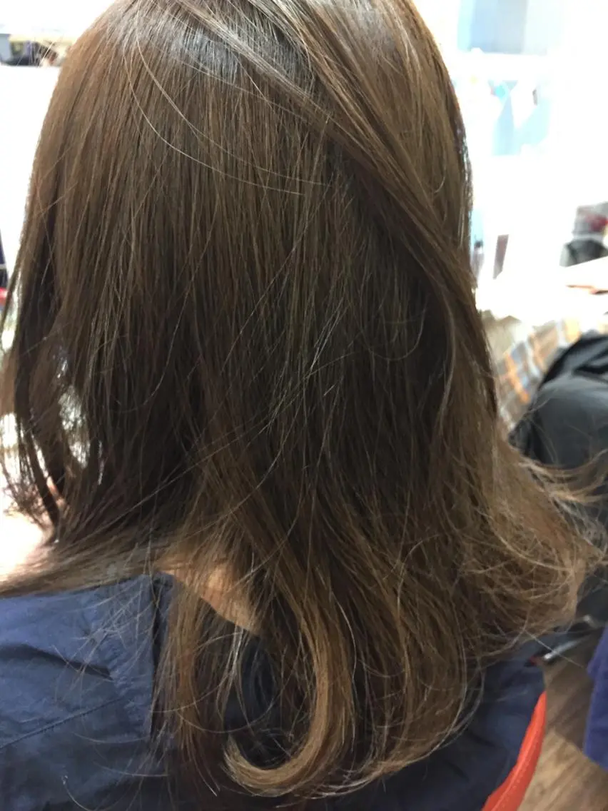 セミロング カラー パーマ、髪質改善 川崎祐介のヘアスタイル