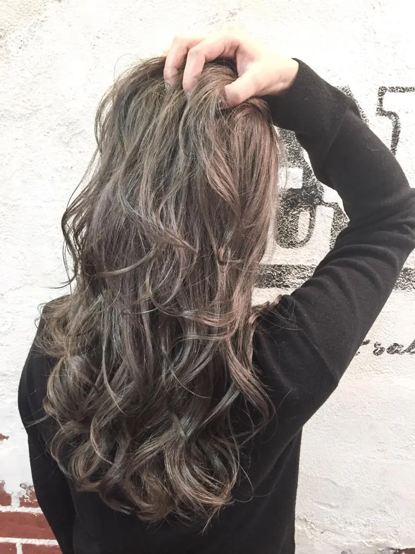 ロング EIGHT plum TOKIOリミテッドのヘアスタイル