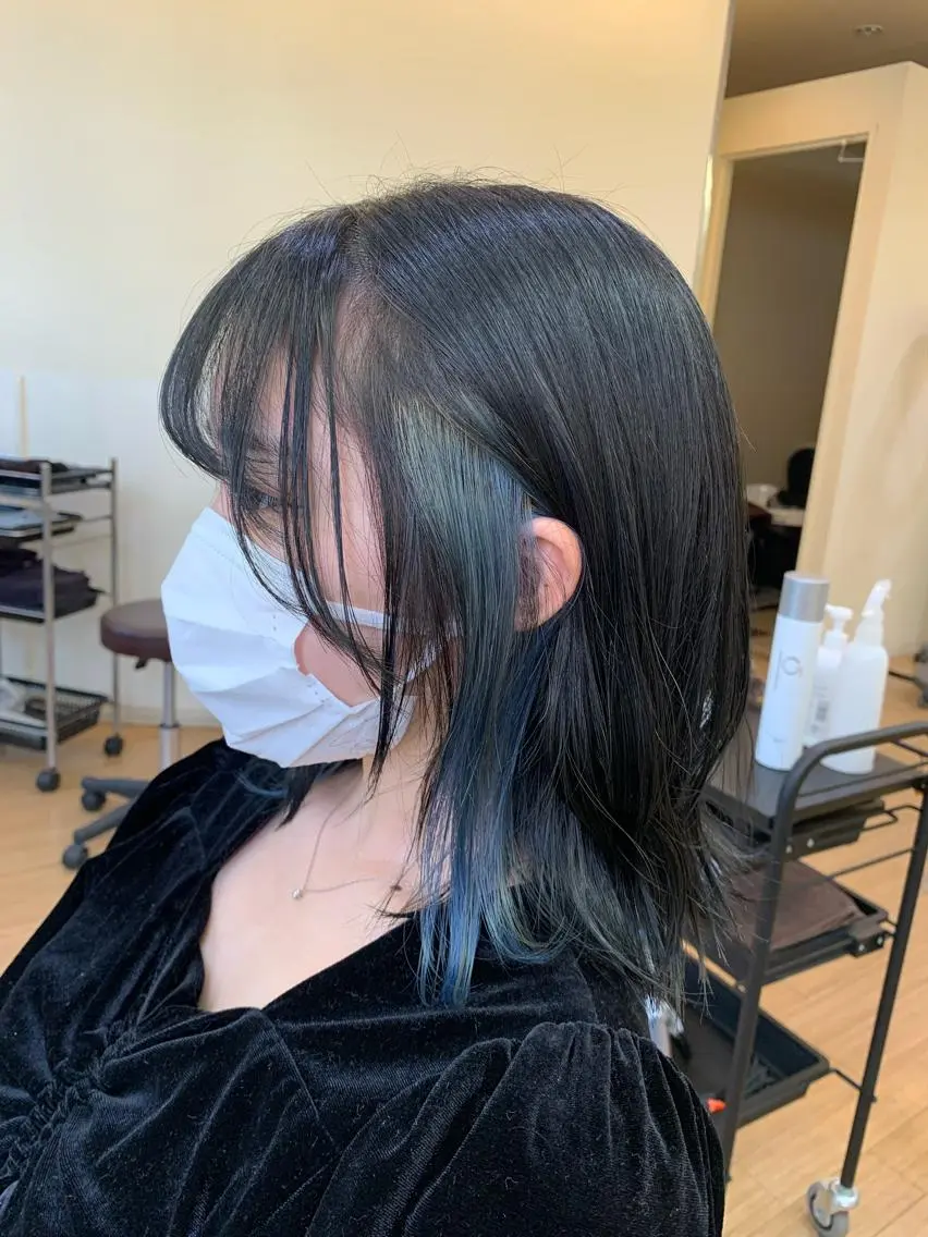 ミディアム カラー ブルーカラー 外ハネヘア 板倉 花連 💌リピーター様へ↓のヘアスタイル