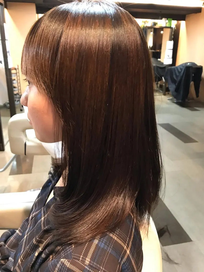 ミディアム 縮毛矯正 ミディアム レイヤー 顔周り金山のヘアスタイル