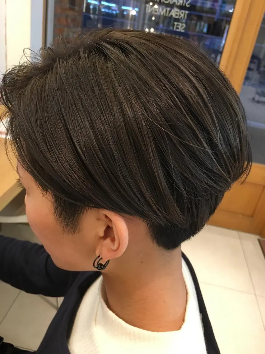 ショート カラー アッシュ 加藤 あやみのヘアスタイル