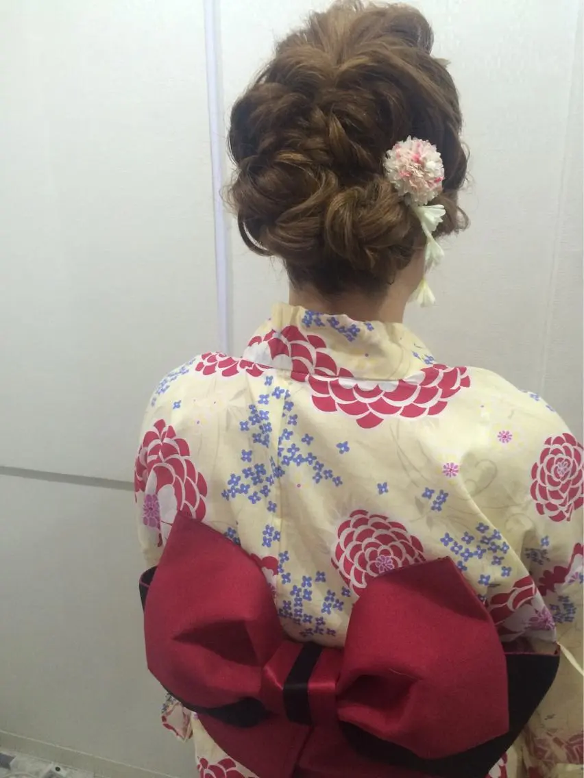 ロング カラー パーマ ヘアアレンジ 浴衣 毛穴改善/脱毛 ネイル 川上久仁子のエステ・リラクイメージ