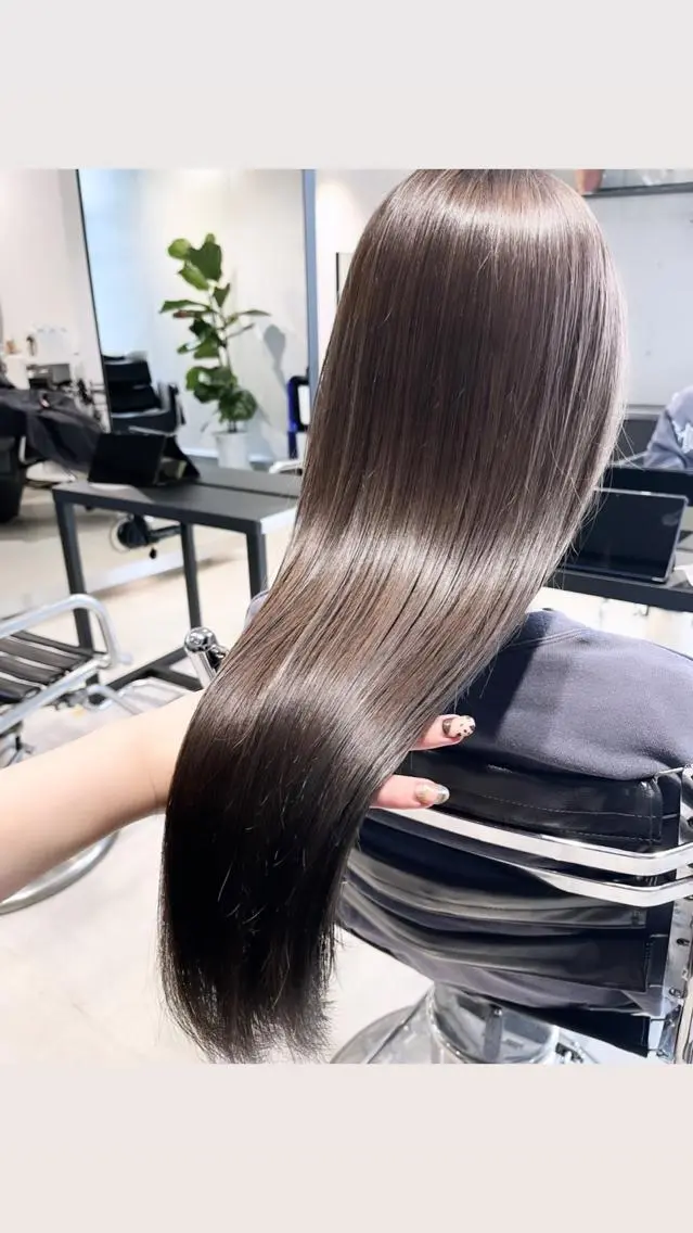 ミディアム カラー パーマ ヘアアレンジ ヘアカラー トリートメント 透明感/オリーブ/ グレージュ/YUKAのヘアスタイル