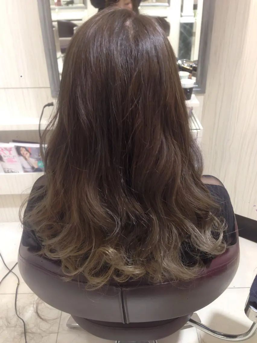 ミディアム セミロング ロング カラー ブルーカラー ブルージュ グラデーションカラー ✨艶髪✨透明感✨ 山内大樹のヘアスタイル