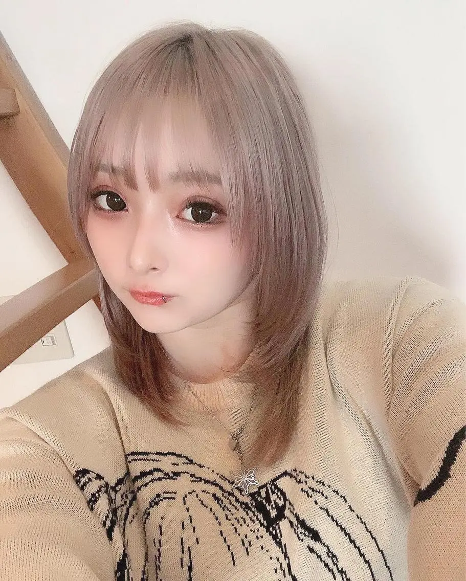 ミディアム カラー 透明感ハイトーン🦄 キラ🌈のヘアスタイル