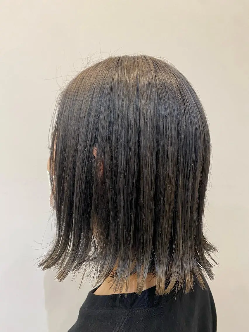 カラー 黒髪 ブルーカラー ブルーブラック シルバー 西郷 友菜のヘアスタイル