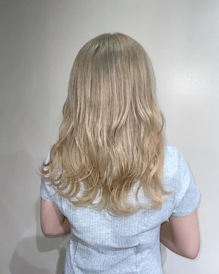 セミロング カラー ヘアカラー 渋谷🤍ブリーチ エクステ🤍アミルのヘアスタイル