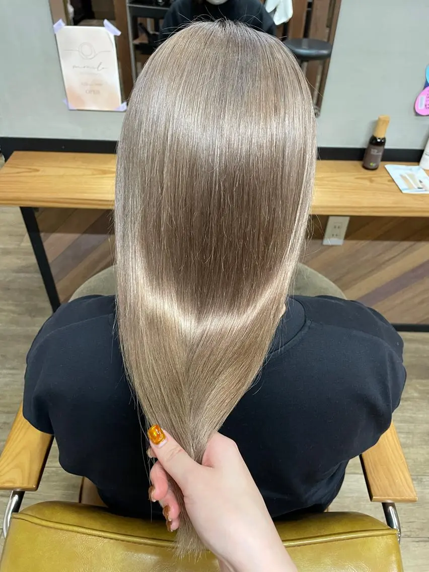 セミロング カラー カジ エリナのヘアスタイル