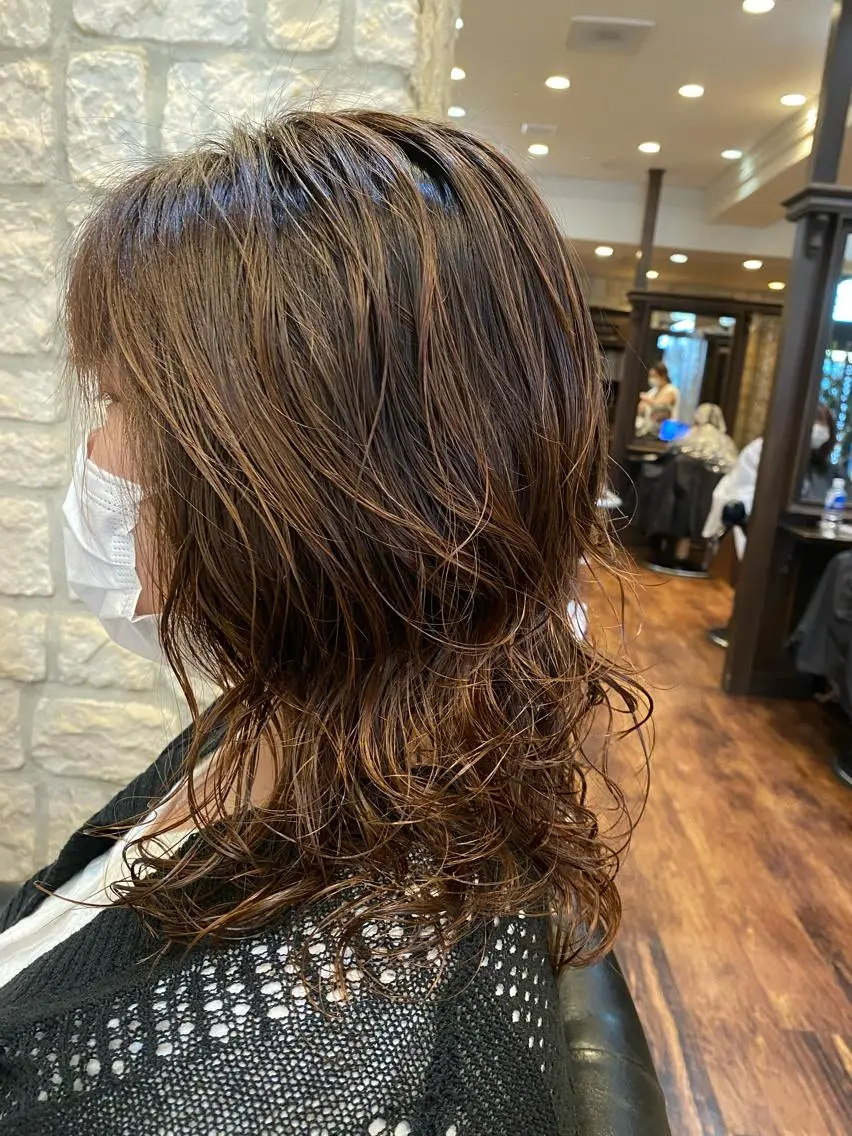 セミロング パーマ セミロングパーマ ブリーチカラー⸜♡⸝ クルミ🐍のヘアスタイル