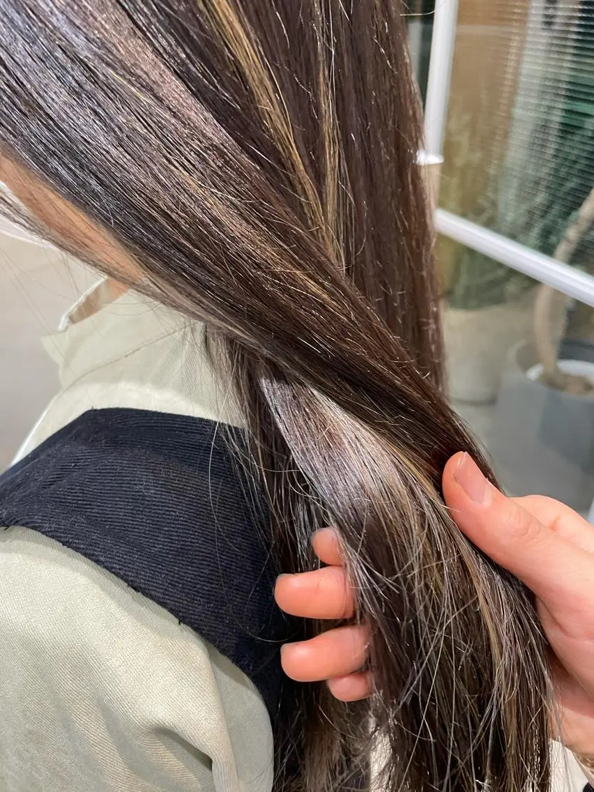 セミロング カラー ハイライトカラー ハイライト 斉藤 瑞恵のヘアスタイル