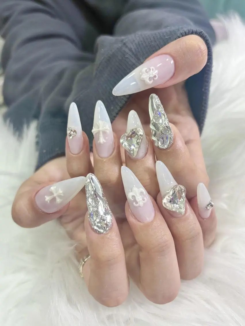 ネイル ホワイト ハンドネイル nail salon Libertyのネイルデザイン