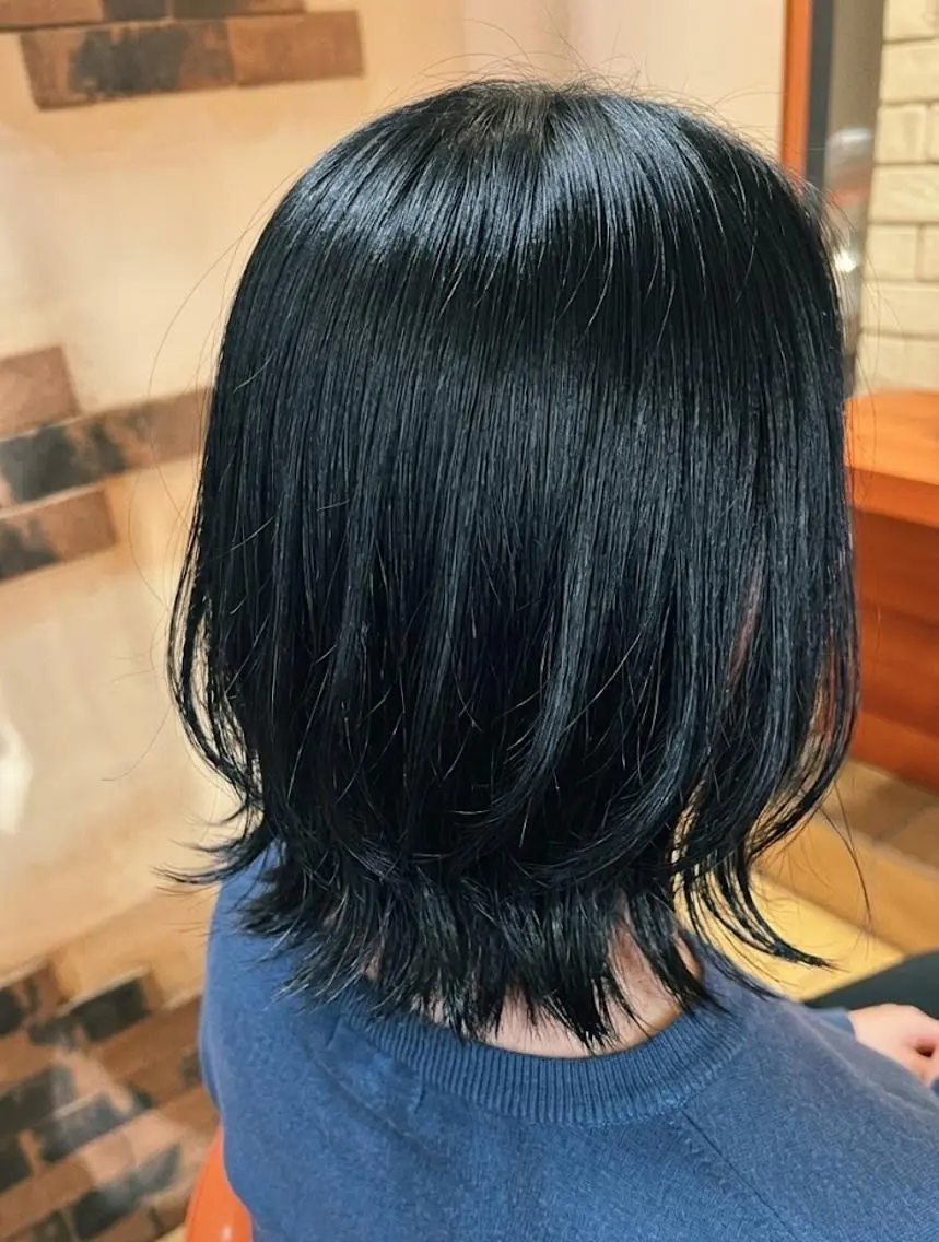 ミディアム くびれヘア レイヤーカット 外ハネヘア カット ヘアカラー トリートメント ヘッドスパ flencia 丸 和博|カットのヘアスタイル