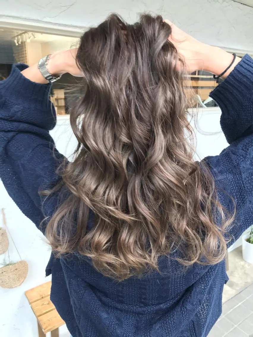 ロング カラー アッシュ ベージュカラー ヘアカラー 正分 真美のヘアスタイル