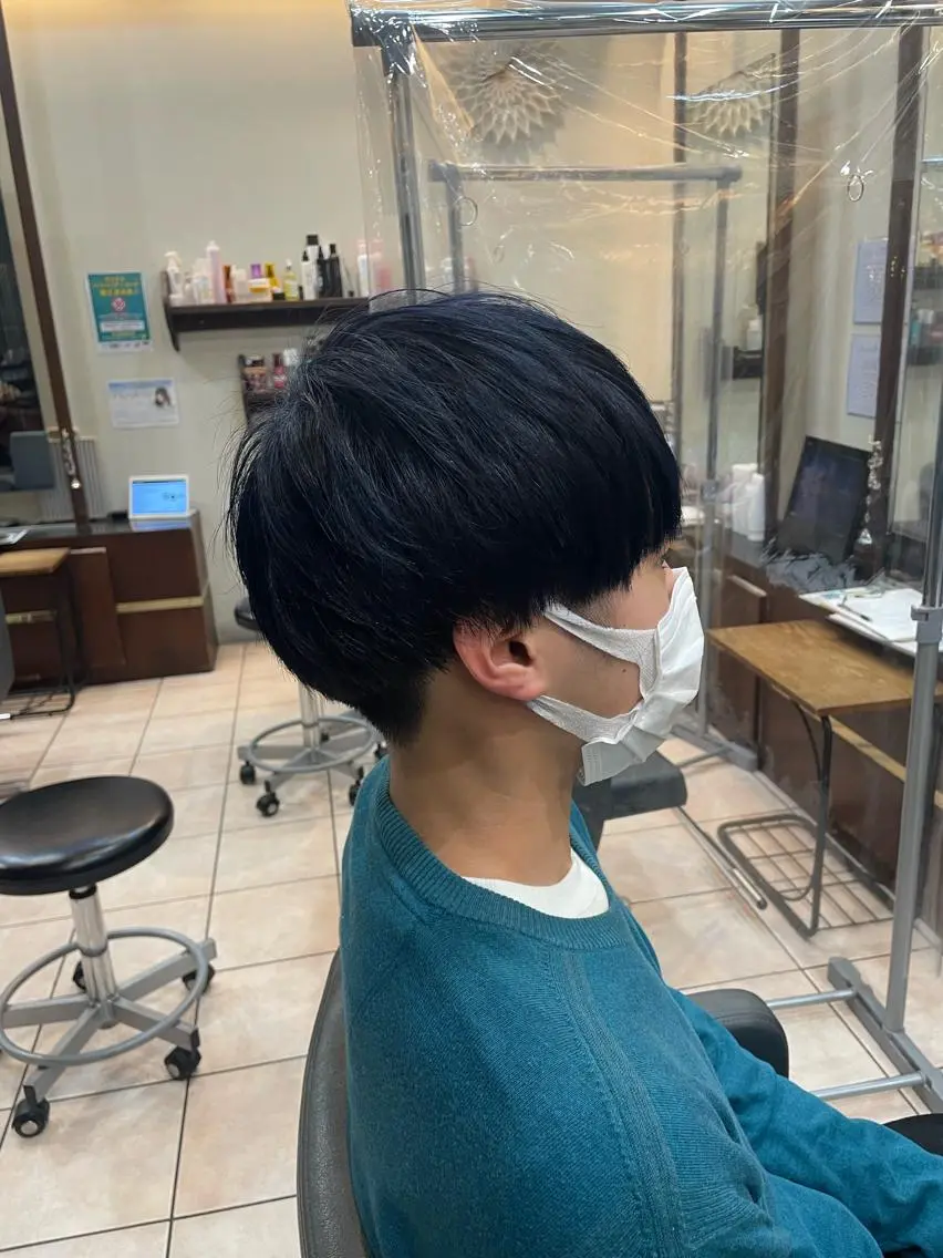 カラー 黒髪 ブルーカラー ブルーブラック カット ヘアカラー FRAME ASUKAのヘアスタイル
