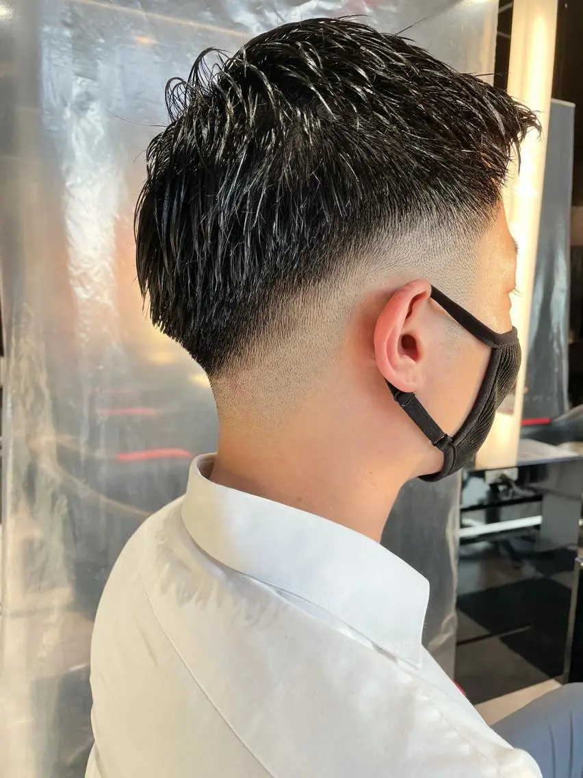 ショート メンズ フェードカット メンズヘア特化 崎田 成人のヘアスタイル
