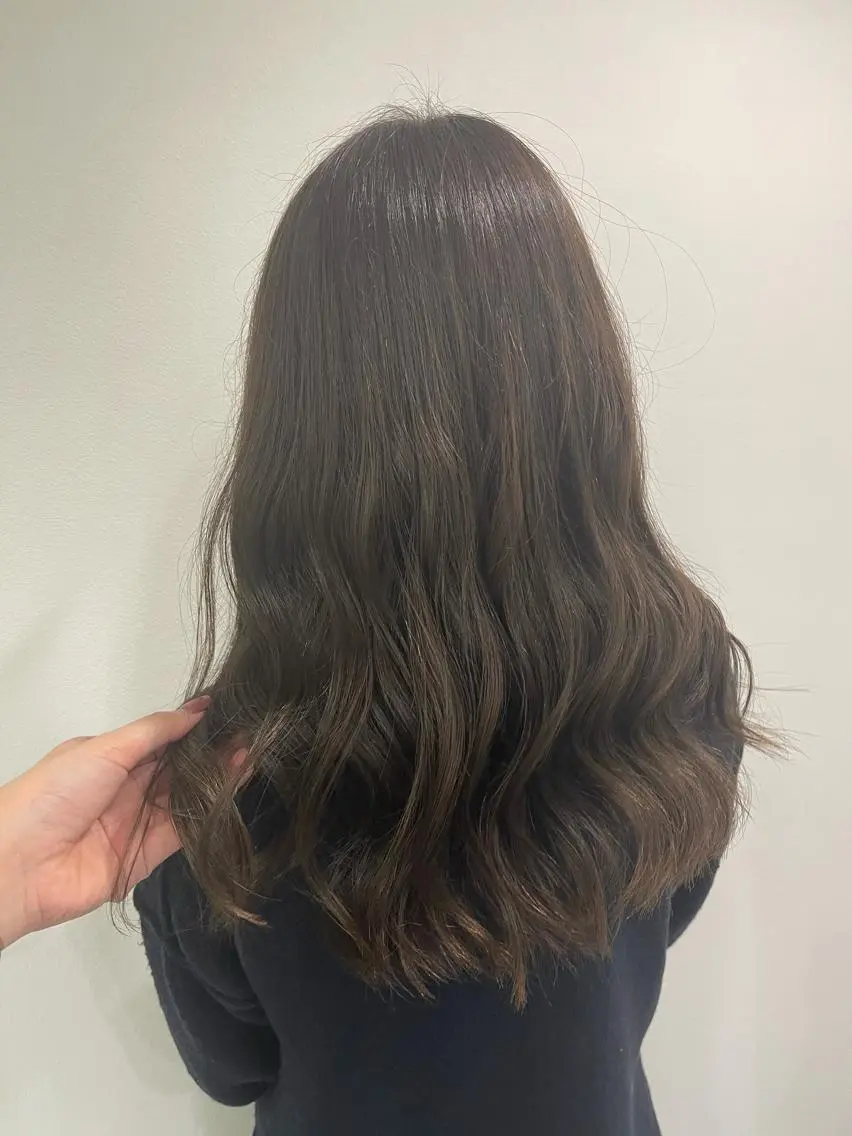 セミロング カラー アディクシーカラー イルミナカラー トリートメント カット ヘアカラー トリートメント emi/髪質改善/ 韓国風/艶カラーのヘアスタイル