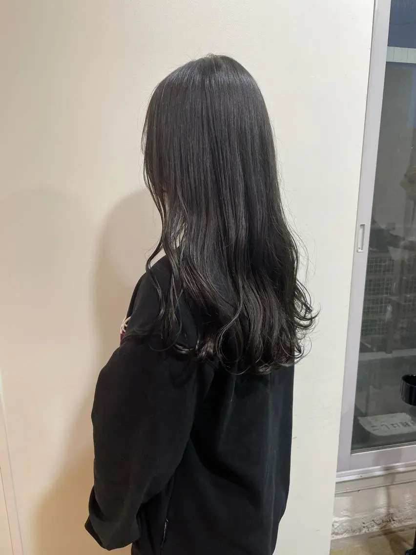 ロング カラー カット ヘアカラー トリートメント MIOベージュカラー 柔らかいカラーのヘアスタイル