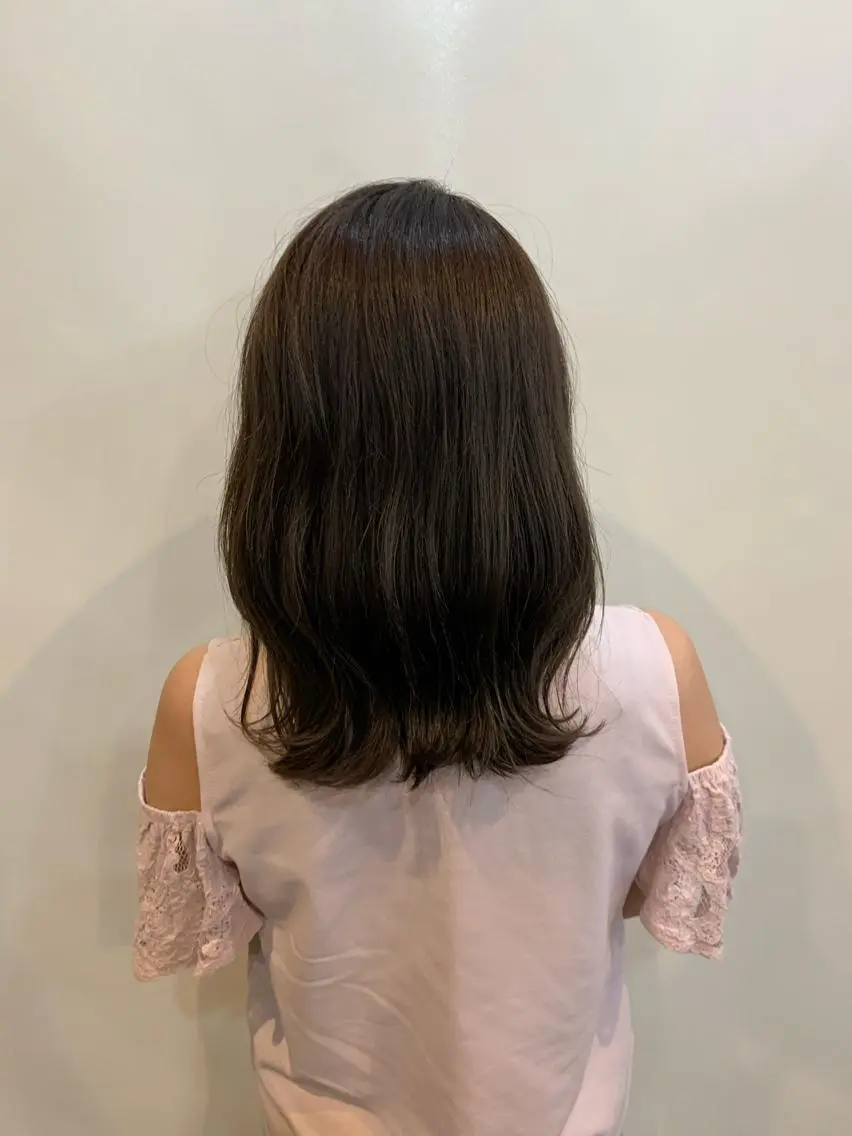 ミディアム カラー グレージュ オリーブグレージュ オリーブグレー ヘアカラー トリートメント FLAGS YAMATOのヘアスタイル