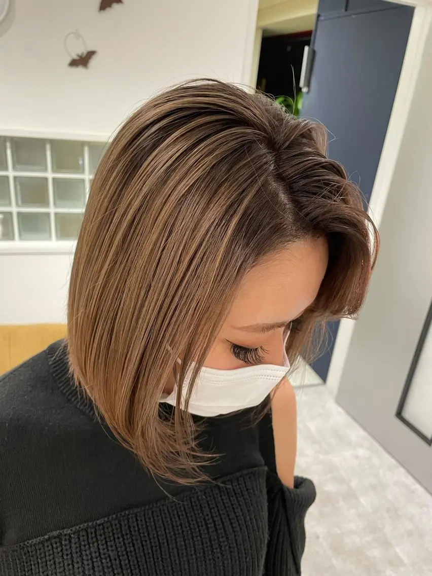 ショート カラー バレイヤージュ ベージュカラー ブリーチ 透明感カラー レイヤーカット ヘアカラー 京都美容師 塩のヘアスタイル