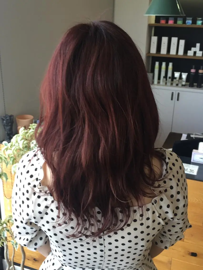 ロング カラー ブリーチ レッドカラー ツキダテ ユイのヘアスタイル