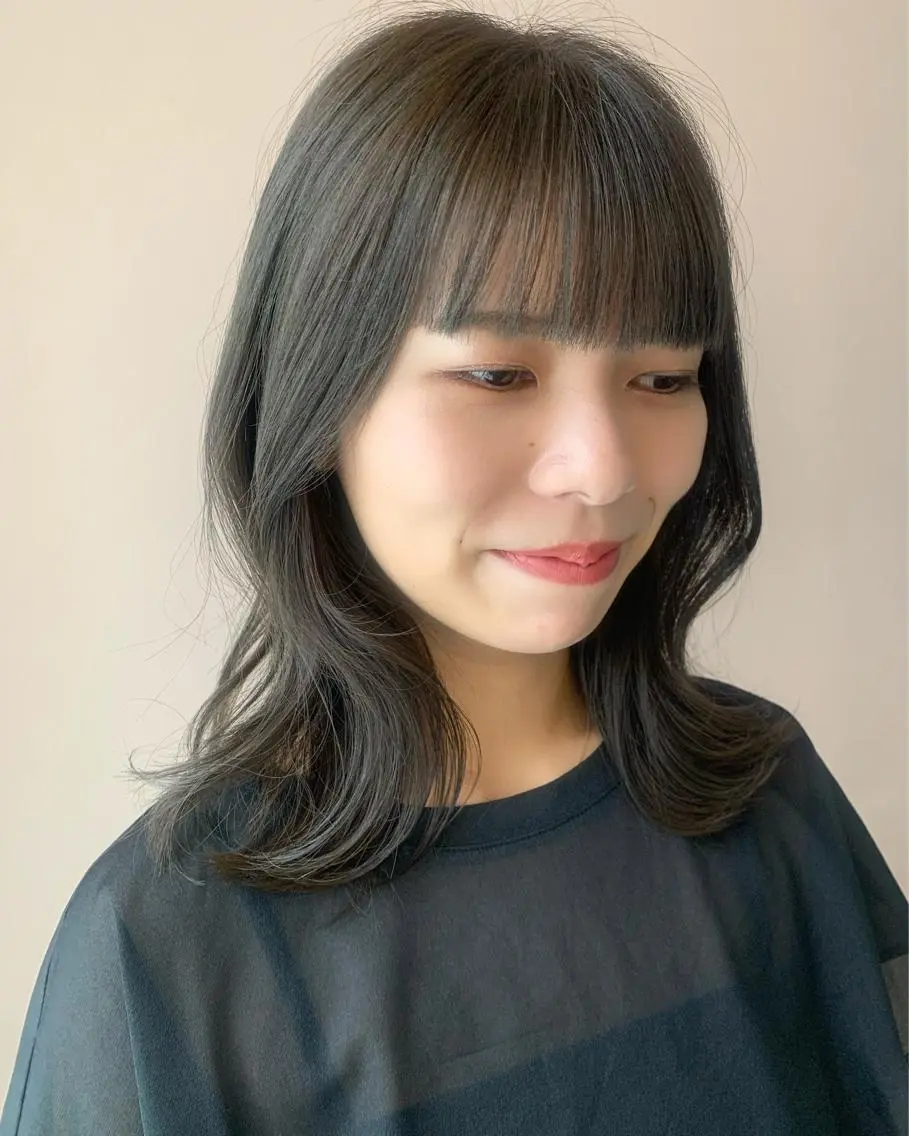 セミロング カラー アッシュ ブリーチ ブリーチなしカラー オリーブアッシュ hubhair レイヤー/透明感のヘアスタイル