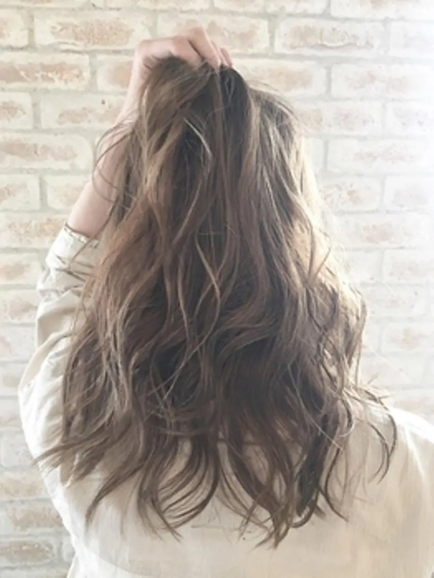 ロング カラー 透明感カラー カット ヘアカラー トリートメント Sanctuary 南森町店のヘアスタイル