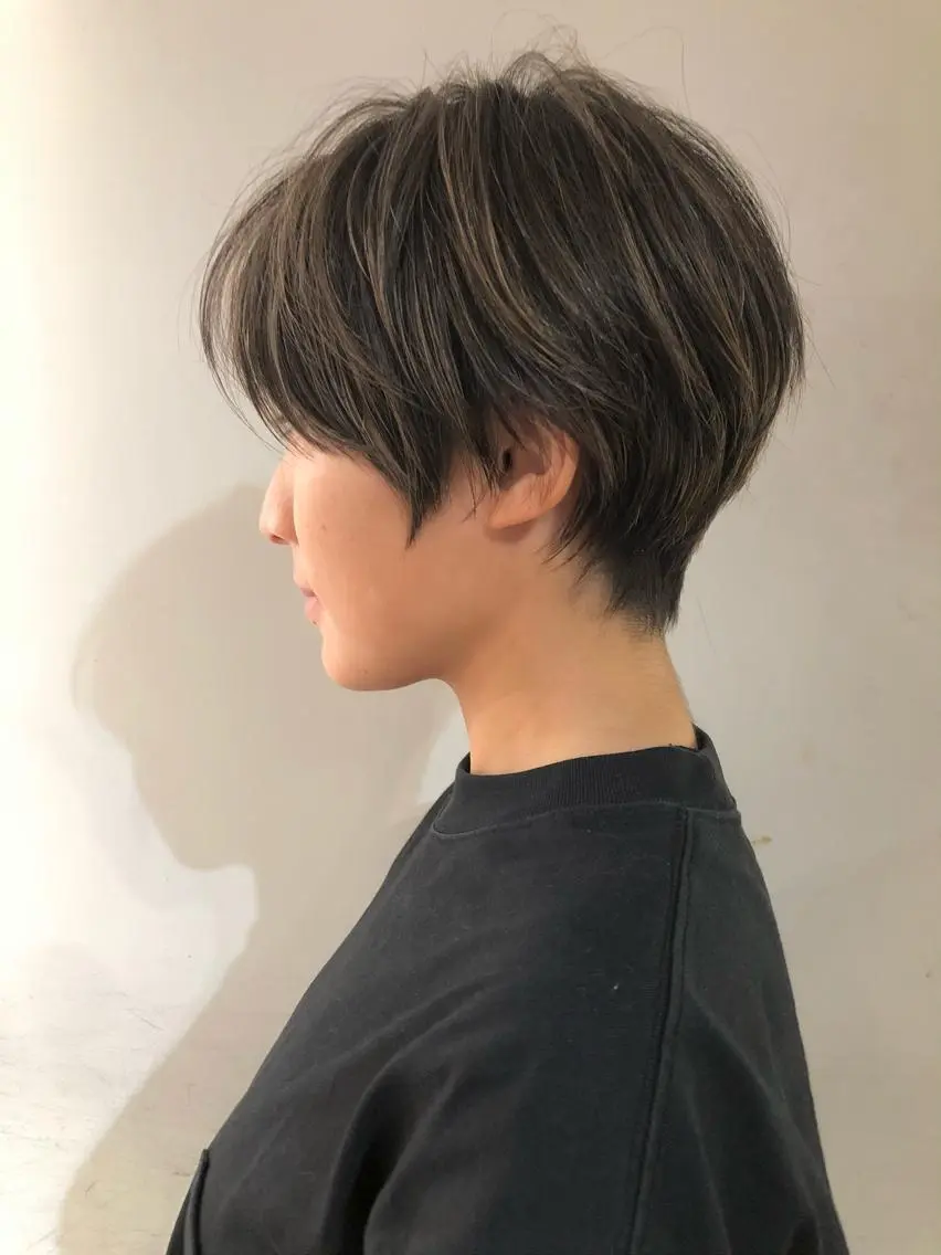 ショート カラー ハンサムショート ハイライトカラー ハイライト ショートヘア 上品な大人レイヤー 🍀渋谷🍀濱口敬太のヘアスタイル