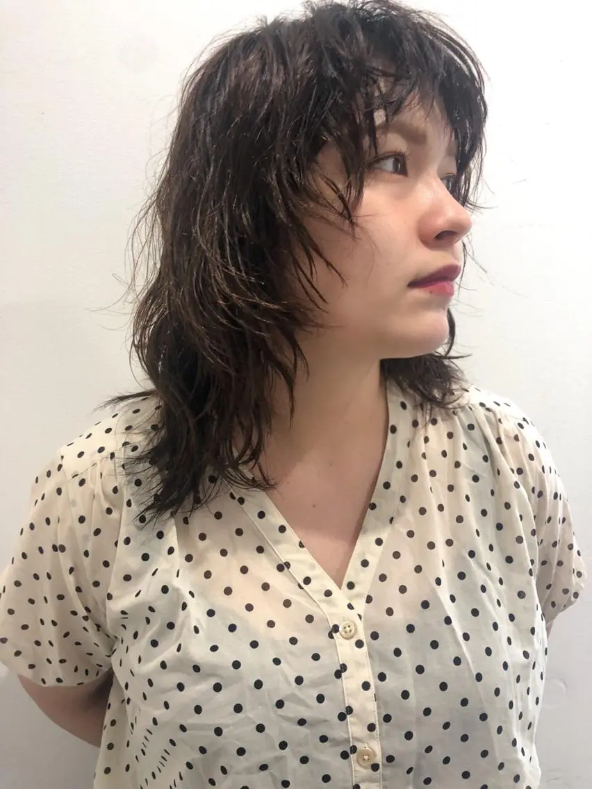 セミロング カラー ブラウンカラー くせ毛 ウルフカット カット ヘアカラー トリートメント 村上雅人 ナチュラルモードのヘアスタイル