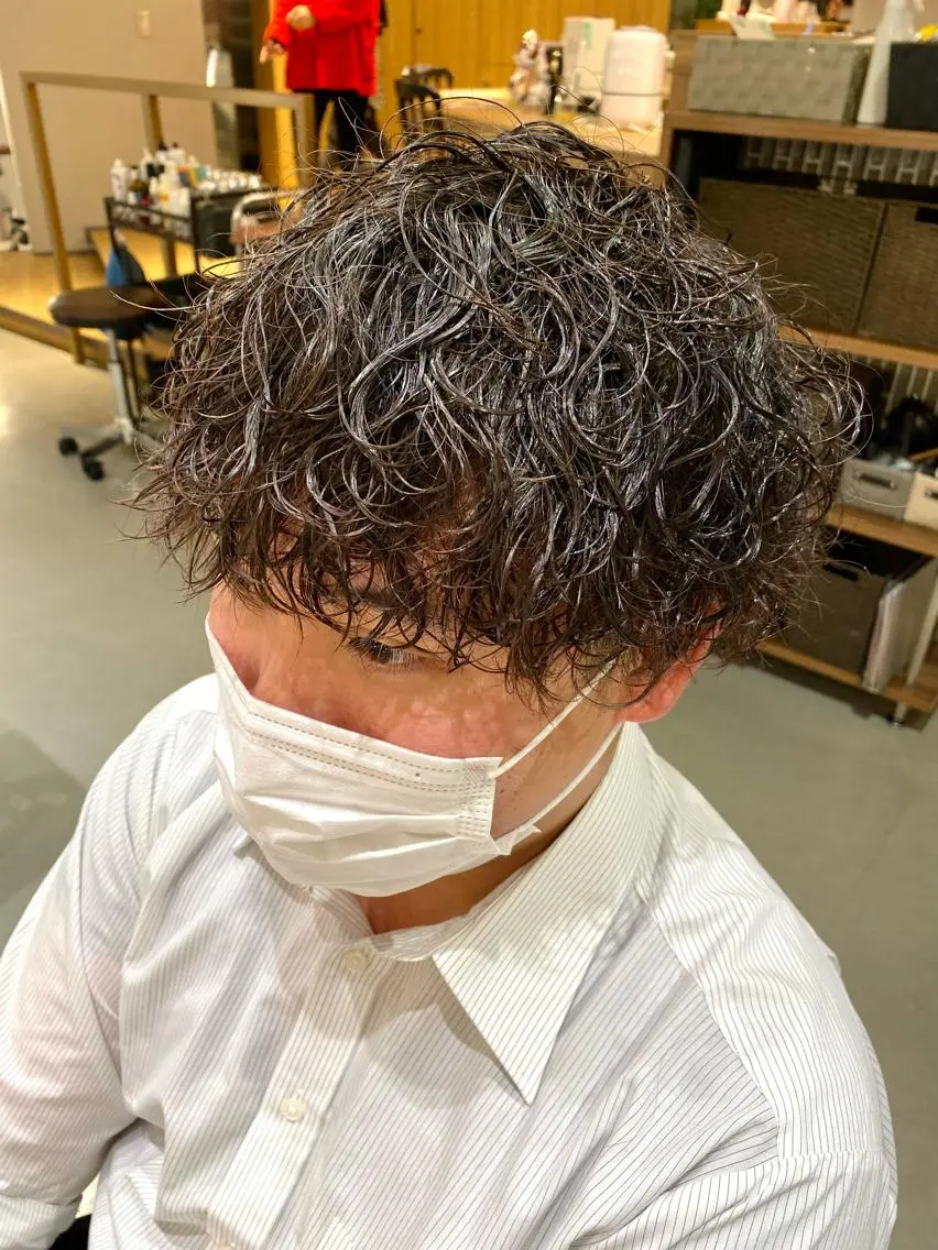ショート パーマ メンズ unopulir 景山 凌のヘアスタイル