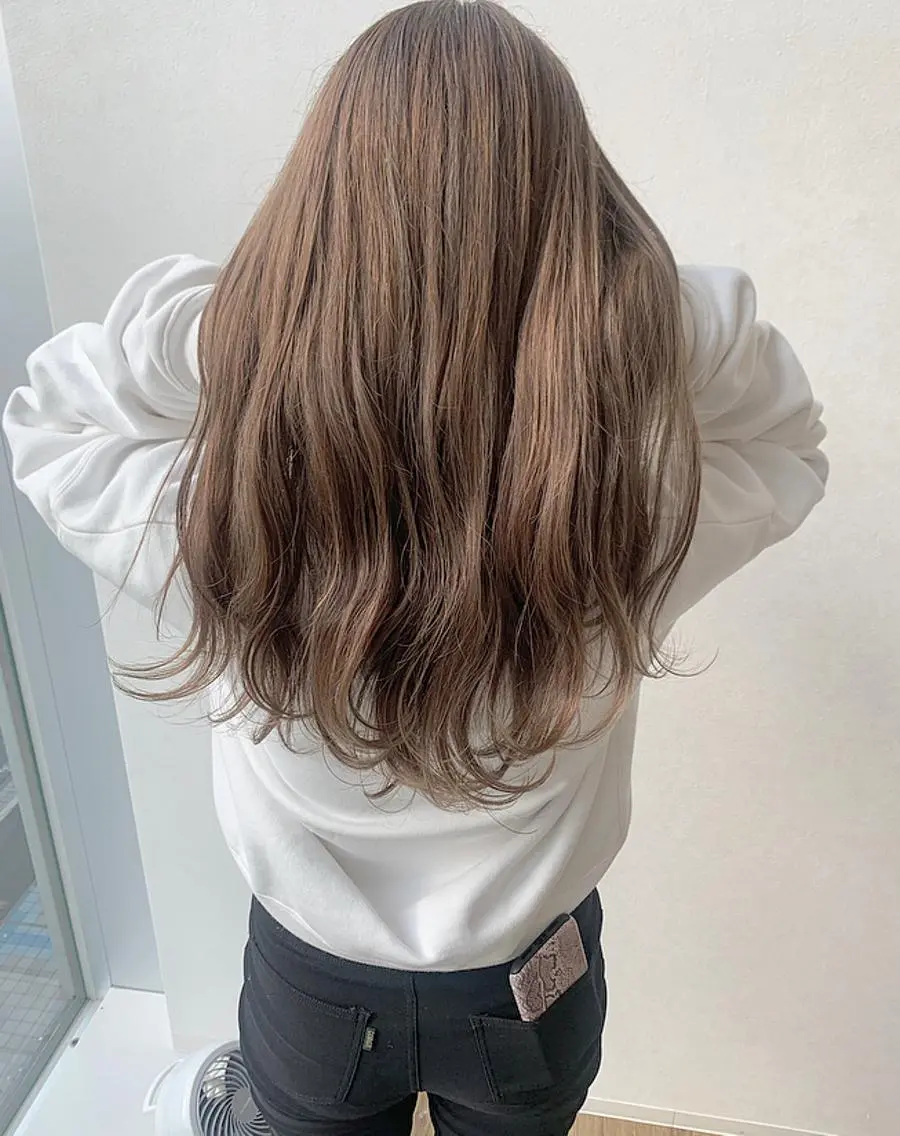 ロング カラー ヘアアレンジ ベージュカラー ブラウンカラー ブラウンベージュ カット ヘアカラー 透明感♡︎♡︎ 佐々木早苗のヘアスタイル