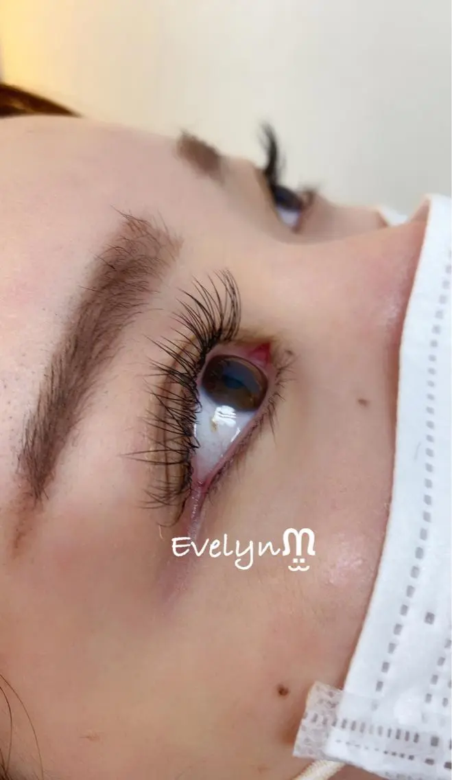 マツエク・マツパ 付け放題 カラーマツエク フラットラッシュ ミンク アップワードラッシュ Lily kUMIのマツエク・マツパデザイン