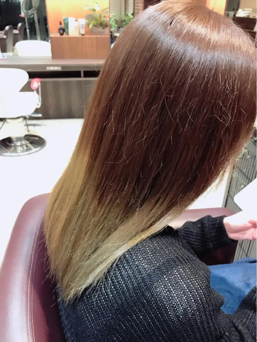 カラー コミヤ チナミのヘアスタイル