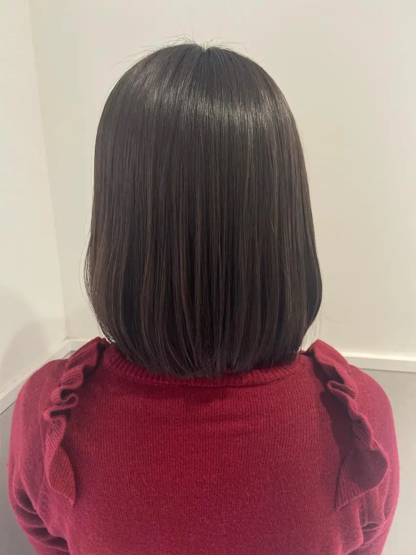 ミディアム カラー 小栗 麻衣のヘアスタイル