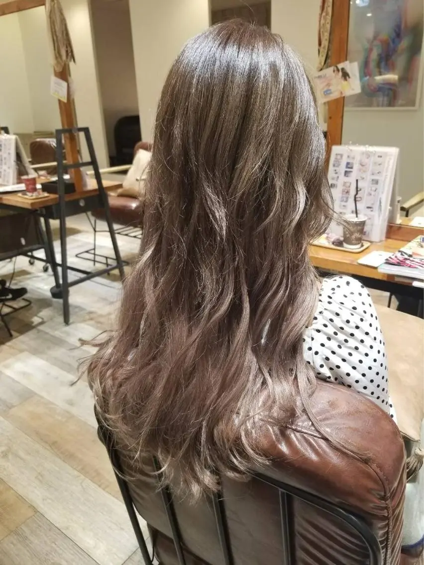 ロング カラー ベージュカラー 透明感カラー グラデーションカラー シールエクステ×美髪 改善/ヨシモトカンジのヘアスタイル