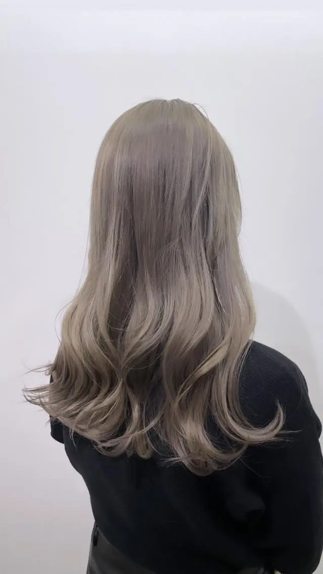 カラー 尾形 日和のヘアスタイル