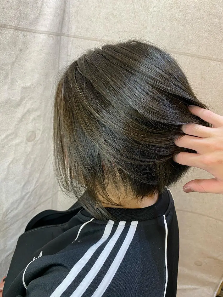 ミディアム カット ヘアカラー 長濱 俊のヘアスタイル