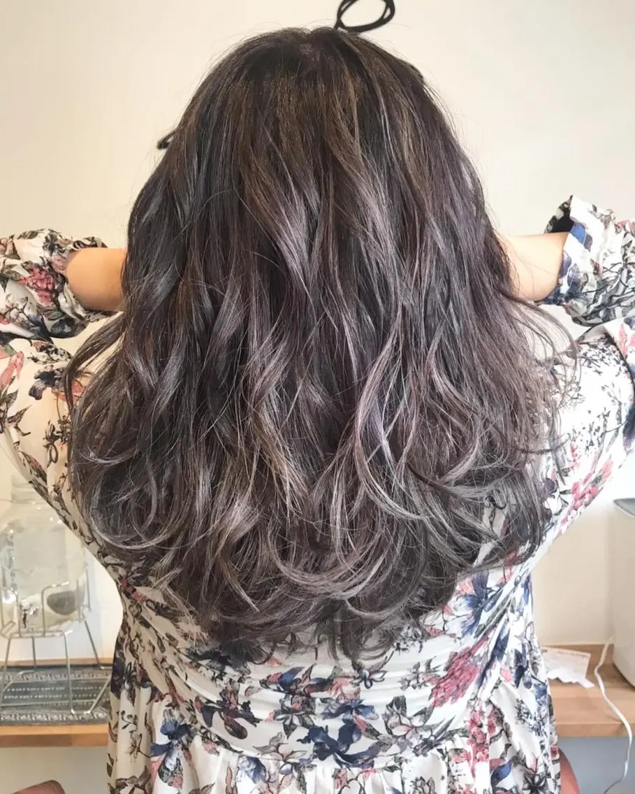 セミロング カラー デザインカラー chill out 南塚口本店のヘアスタイル