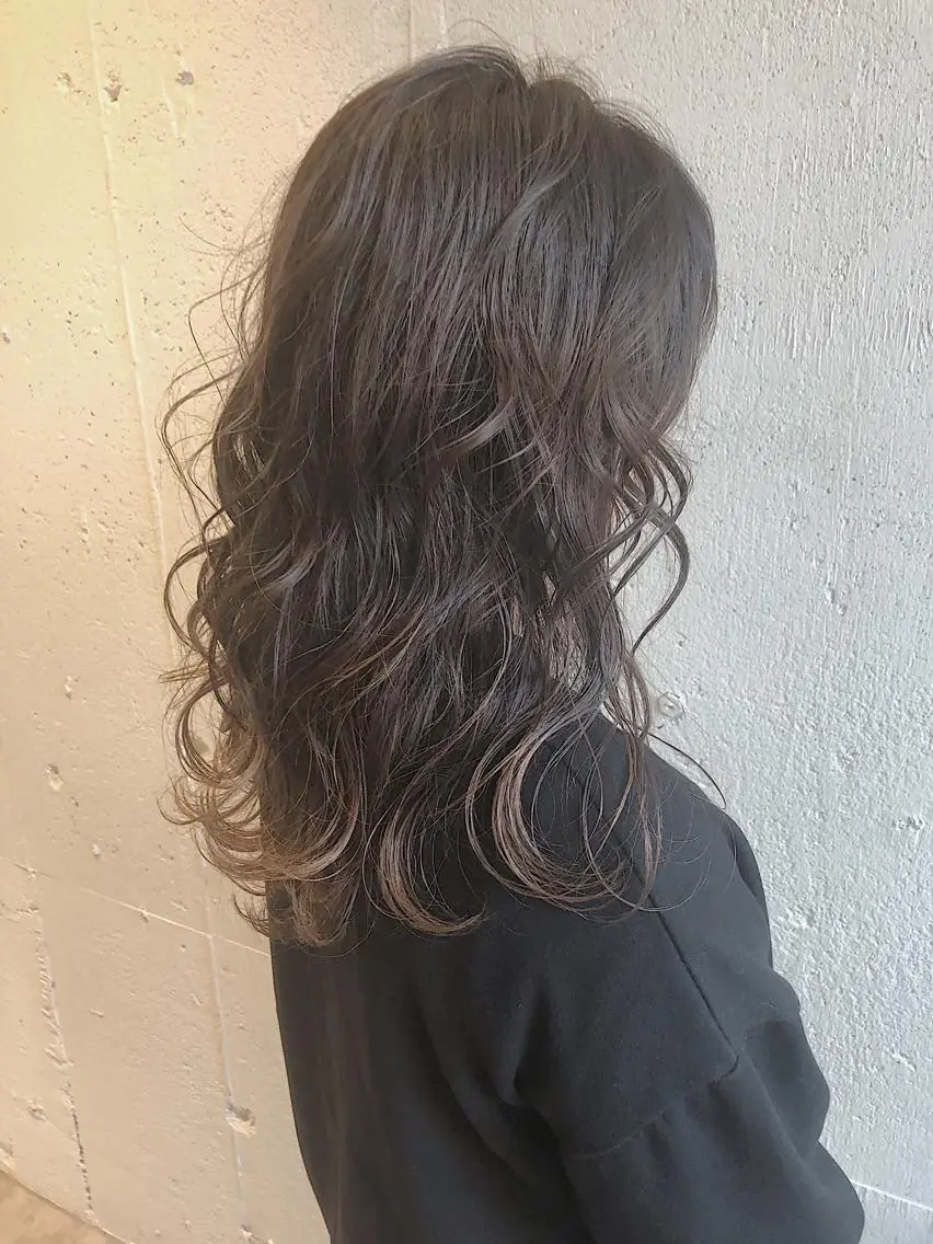 セミロング フジサキ ケンのヘアスタイル