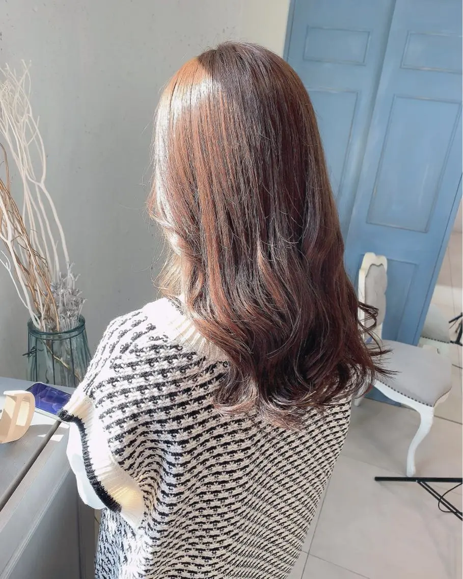 セミロング カラー 透明感ハイトーン🦄 キラ🌈のヘアスタイル